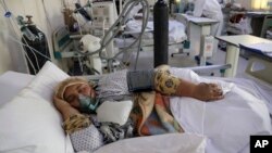 A patient is connected to oxygen tank in the intensive care unit ward for COVID-19 patients at the Afghan-Japan Communicable Disease Hospital in Kabul, Afghanistan, Thursday, Jan. 7, 2021.