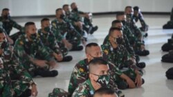 Puluhan siswa menonton bersama Pidato Presiden Joko Widodo saat Hari Lahir Pancasila 1 Juni. (Sumber: Secapa AD).