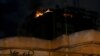Požar gori u stanu komandanta Islamskog džihada za severnu Gazu, posle izraelskih vazdušnih napada na grad Gaza, 9. maja 2023. 