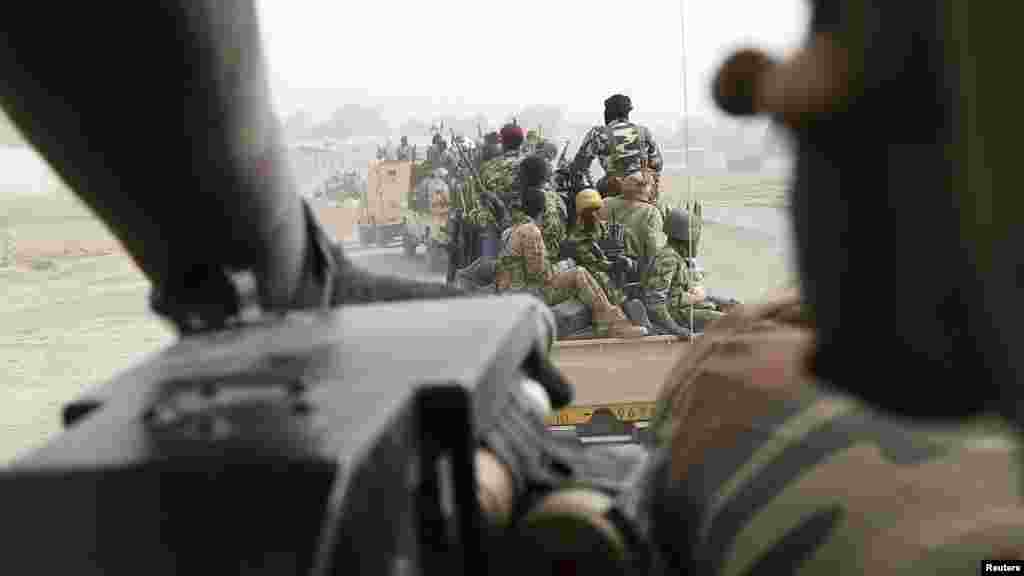 Sojojin Chadi a bakin daga a lokacin da suke fafata fada da ‘yan Boko Haram a garin Gamboru dake Najeriya.