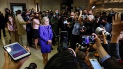 Ligjvënësja Liz Cheney duke folur me gazetarët në Kongres (12 maj 2021)