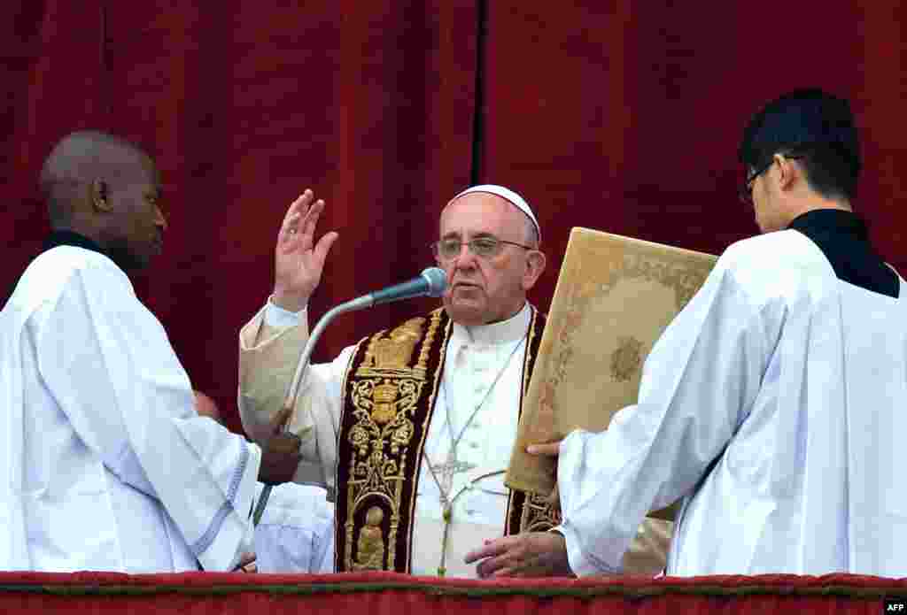 Pope Francis gives his traditional Christmas "Urbi et Orbi" blessing from the balcony of St. Peter's Basilica at the Vatican, Dec. 25, 2014.