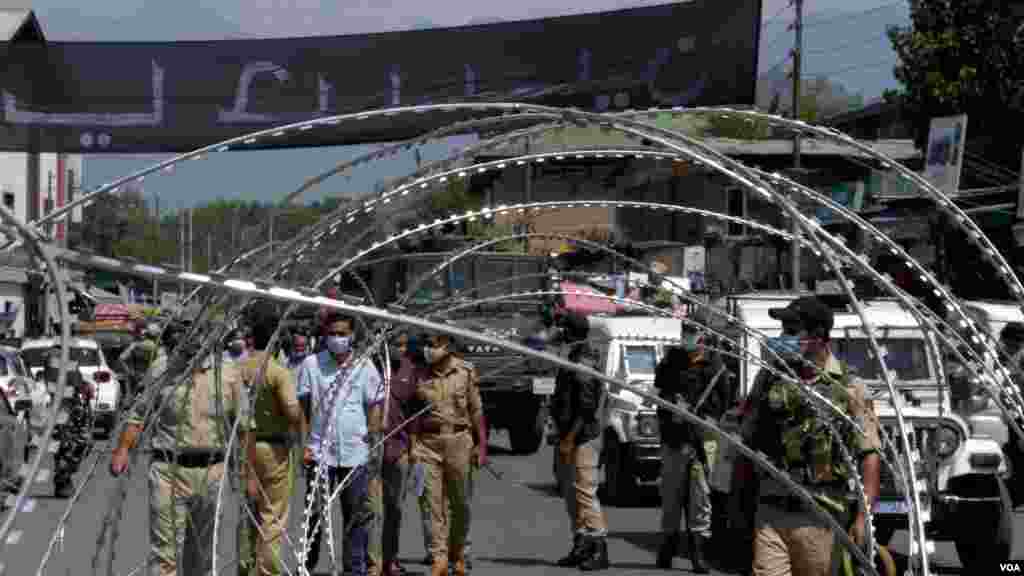 سرینگر میں مذہبی تہوار 'جنماشٹمی' کے موقع پر سیکیورٹی کے سخت انتظامات کیے گئے تھے۔ 