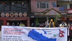 བལ་ཡུད་དུ་ས་ཁྲ་གསར་པ་བཟུང་ནས་ངོ་རྒོལ་བྱེད་བཞིན་པ།