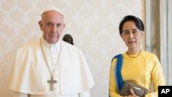  Myanmar Aung San Suu Kyi da Paparoma Francis
