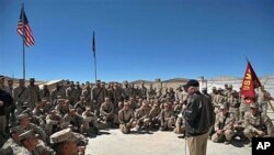 افغانستان میں امریکی فوجیوں سے وزیردفاع رابرٹ گیٹس کی ملاقات