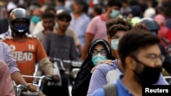 پاکستان میں کرونا وائرس کیسز میں مسلسل اضافہ ہو رہا ہے۔ 