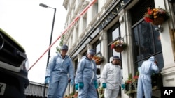 Policija na mestu napada na Londonskom mostu, 3. jun 2017.