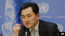 지난 13일 유엔주재 북한대표부 안명훈 차석대사가 유엔 본부에서 기자회견을 갖고 미국 정부에 군사훈련을 중단하면 핵실험 계획을 중지하겠다고 거듭 제안했다.