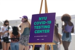 Mahasiswa New York University mengantri untuk tes COVID-19 sebelum sekolah dibuka pada 18 Agustus 2020 di New York. (Foto: AFP/Bryan R. Smith)