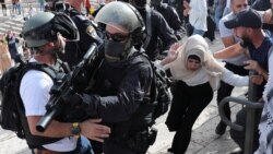 Izraelski vojnici u okršaju sa palestinskim demonstrantima na ulazu u stari grad u Jerusalimu, 10. maja 2021.