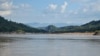 Ini adalah Sungai Mekong di Laos utara di mana pemerintah berencana untuk membangun bendungan PLTA Luang Prabang. (Foto: VOA/Zsombor Pete)