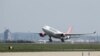 Arhiva - Avion Er Srbije na aerodromu Nikola Tesla u Beogradu, 