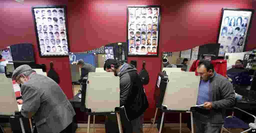 Voters fill out their ballots at Delia's Beauty Salon in Chicago, Ilinois.