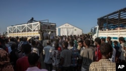 'Yan Gudun hijirar Tigray da ke neman mafaka a Sudan a sansanin Ummu Rakouba , Talata, Nowamba. 24, 2020. (AP Photo/Nariman El-Mofty)