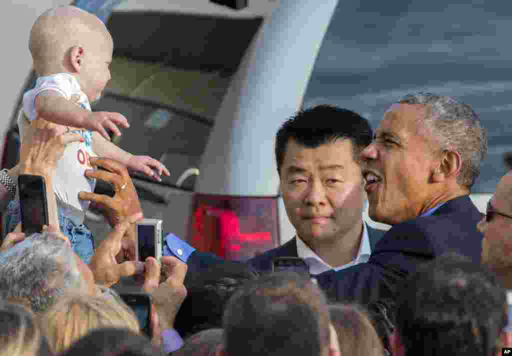 While greeting well wishers after arriving at John F. Kennedy International Airport in New York, President Barack Obama reaches out to Desmond Hatfield-Rudin, eight-month-old, of the Brooklyn borough of New York, Sept. 18, 2016, in New York.