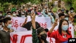 မန္တလေးက စစ်အာဏာသိမ်းဆန့်ကျင် ဆန္ဒပြပွဲတခု (ဓာတ်ပုံ-fb/AFP)