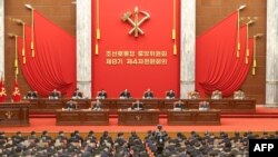 지난 연말 북한 평양에서 노동당 중앙위원회 8기 4차 전원회의를 진행하고 있다. 조선중앙통신이 지난 1일 공개한 사진. 
