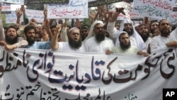 کئی مذہبی گروپ احمدیوں کے خلاف ریلیاں نکالتے رہتے ہیں۔ 