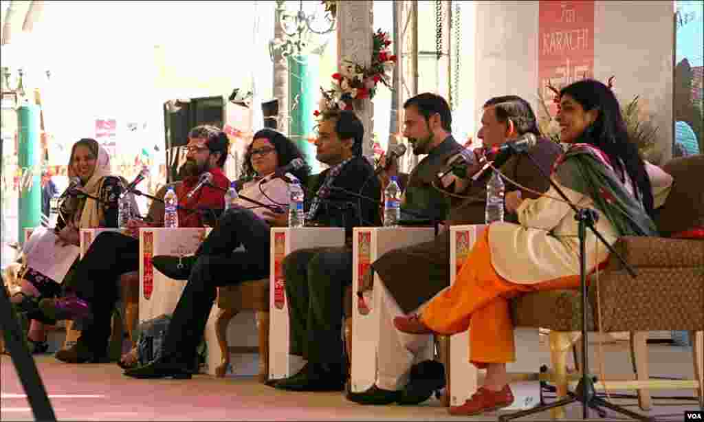 ٹی وی اور فلم سے جڑی نامور شخصیات: نمرا بچہ، ثانیہ سعید، فرجات نبی، ندیم مانڈوی والا اور ٹیپو شریف۔ اس سیشن کی نظامت شہناز رمزی نے سنبھالی۔ 