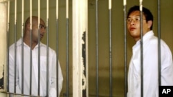 Andrew Chan (kanan) dan Myuran Sukumaran dalam penjara di Denpasar, Bali. (Foto: Dok)