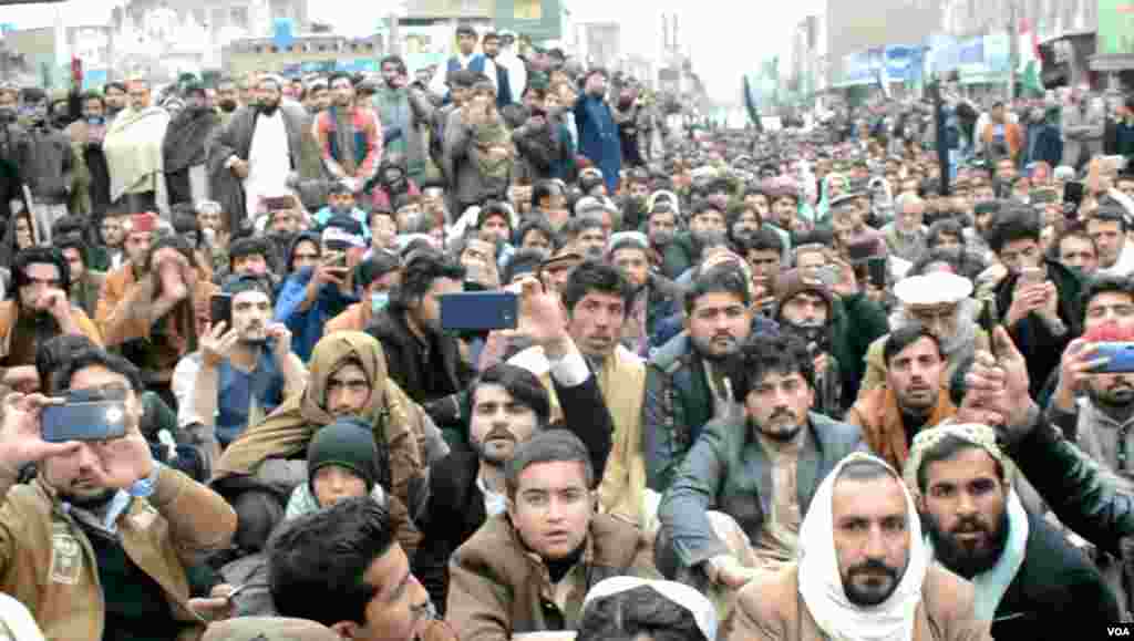  پشتون تحفظ تحریک کا کہنا ہے کہ وہ پاکستان میں پشتون قوم کے حقوق کے لیے جدوجہد کر رہے ہیں جب کہ پاکستان کی فوج کی طرف سے اُن پر ملک دشمن سرگرمیوں اور غیر ملکی امداد لینے کے الزامات بھی عائد کیے جاتے رہے ہیں۔