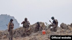 شماری از نظامیان پاکستان در منطقه میر علی واقع در شمال غرب آن کشور (تصویر از آرشیف صدای امریکا)