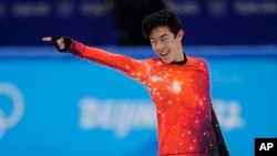 Nathan Chen, moun Etazini, pandan konpetisyon patinaj atistik la nan Jezolenpik Ive Peken yo, Jedi 10 Fevriye, 2022.