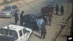 طالبان در دروازه های شهر محلات بازرسی را ایجاد کرده اند