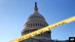 Garis polisi menandai area yang sudah diamankan di Capitol, 19 Januari 2018 di Washington.