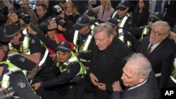 Kardinal Džordž Pel pred sudom u Melburnu 