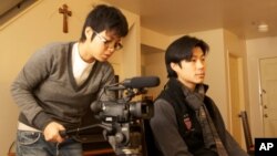 재미 이산가족들의 애끊는 사연을 다룬 다큐멘터리 영화 ‘이산가족들(Divided Families)'을 제작한 제이슨 안 씨 등 한인 2세들 (자료사진)