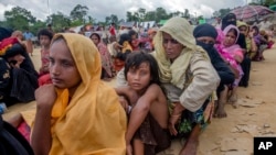 အလုံးအရင်းနဲ့ ထွက်သွားတဲ့ ဒုက္ခသည်များ