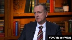 Д-р Арбен Таравари, министер за здравство во Владата на Северна Македонија, како дел од коалицијата Влен, гостува во студио на Глас на Америка, во Вашингтон.
