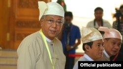 သမ္မတသစ် ဦးထင်ကျော် ပထမဆုံးအကြိမ် ပြည်ထောင်စု လွှတ်တော်ကို တက်ရောက်။ (မတ် ၁၈၊ ၂၀၁၆)