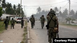 Police na balabala na Beira, Mozambique. 16 novembre 2013.