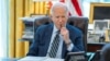 Američki predsednik Džo Bajden razgovara telefonom sa izraelskim premijerom Benjaminom Netanjahuom (Foto: The White House/Handout via REUTERS)