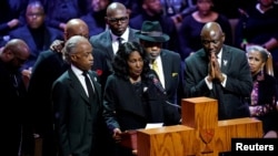 RowVaughn Wells, ibunda dari Tyre Nichols yang tewas akibat dikeroyok oleh sejumlah polisi di Memphis, berbicara dalam pemakaman anaknya di Gereja Kristen Bulevard di Memphis, pada 1 Februari 2023. (Foto: Pool via Reuters/Andrew Nelles)