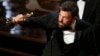 Director and producer Ben Affleck accepts the Oscar for best picture for "Argo" at the 85th Academy Awards in Hollywood, California, February 24, 2013. REUTERS/Mario Anzuoni (UNITED STATES - Tags: ENTERTAINMENT) (OSCARS-SHOW) - RTR3E97Q