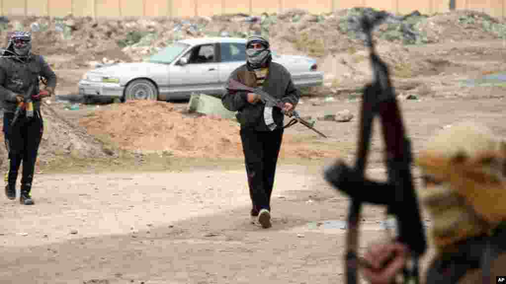 Gunmen patrol after clashes with Iraqi security forces in Fallujah, Jan. 5, 2014.