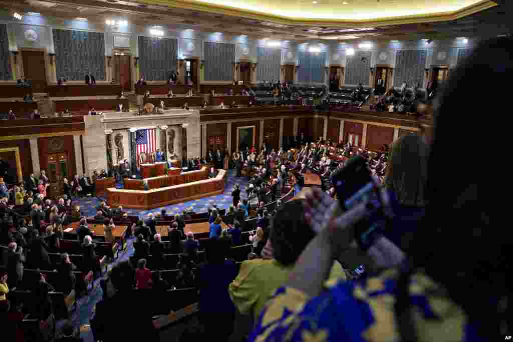 သမ္မတ Joe Biden အမေရိကန်လွှတ်တော်မှာ နိုင်ငံတော်အခြေပြမိန့်ခွန်းပြောကြားစဥ်။ (မတ်လ ၇၊ ၂၀၂၄) 