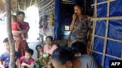 ၂၀၂၀ခုနှစ်ကရခိုင်ပြည်နယ်တွင်း ရခိုင့်တပ်တော် AA နဲ့ မြန်မာစစ်တပ်ကြားတိုက်ပွဲတွေကြောင့် စစ်တွေမြို့မှာ ခိုလှုံနေတဲ့ ဒုက္ခသည်များ (ဇွန် ၂၉ ၊ ၂၀၂၀)