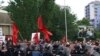 Policia dhe forcat e Natos ndërhyjnë për të shmangur përleshje etnike në Mitrovicë
