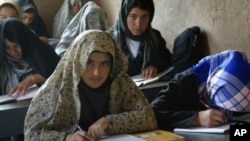 در حال حاضر ۶۰ تا ۶۵ درصد شهروندان افغان بی‌سواد اند