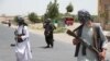 Nekadašnji mudžahedin podržava avganistansku vojsku u borbi protiv Talibana u predgrađima u provinciji Herat, 10. jula 2021.