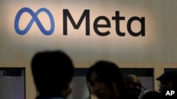 Peserta mengunjungi stan Meta di Game Developers Conference 2023 di San Francisco pada 22 Maret 2023. (Foto: AP)