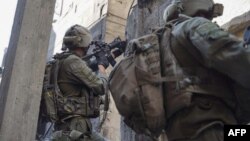 Pripadnici izraelske vojske tokom operacija u Pojasu Gaze, na fotografiji IDF-a, 22. januara 2024.