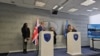 Kosovska ministarka pravde Aljbuljena Hadžiu i britanski ambasador na Kosovu Džonatan Hargrivs (Foto: Glas Amerike)