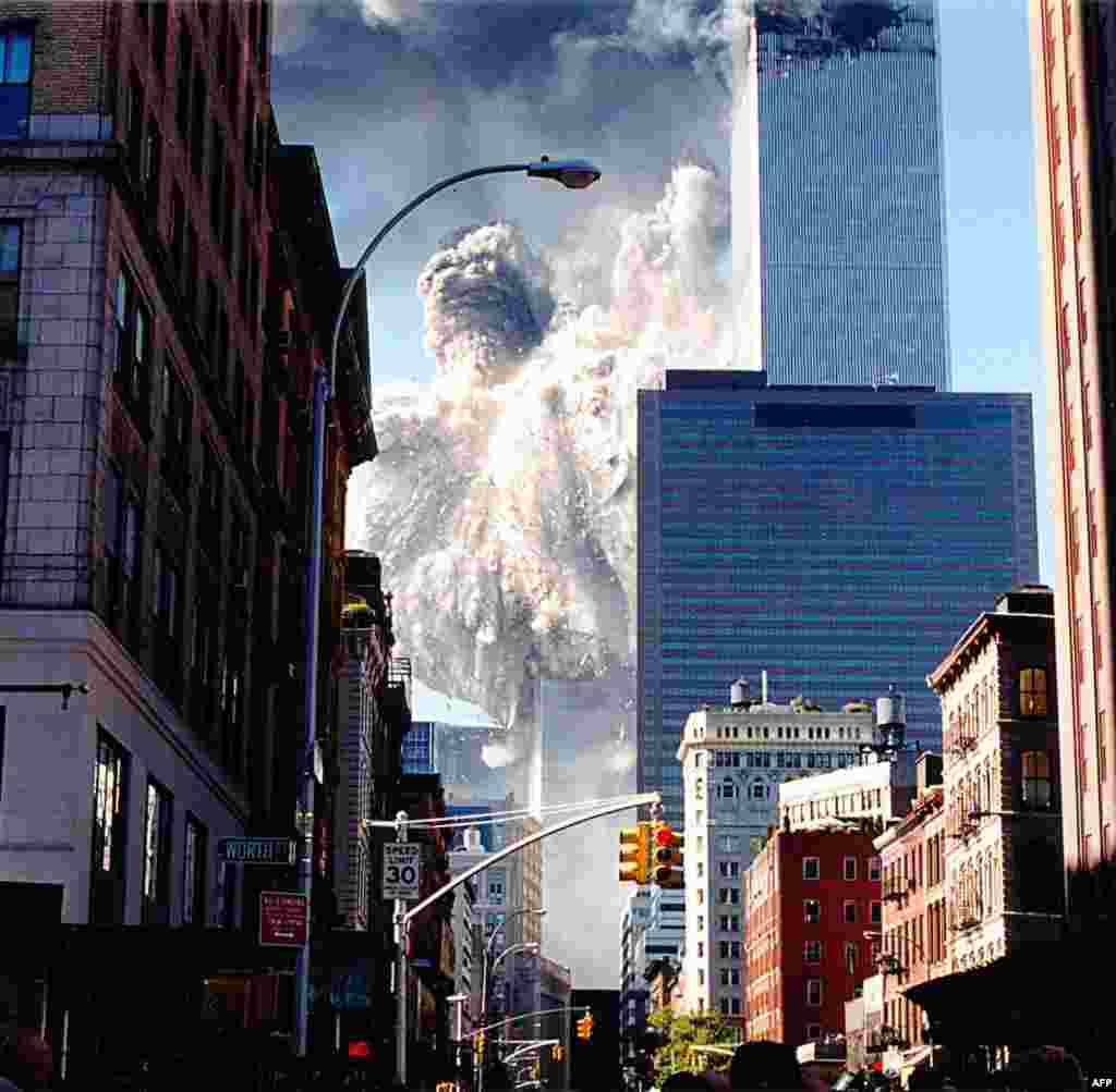 (FILE) The south tower of the World Trade Center collapses sending dust and smoke into the streets 11 September, 2001, in New York. Two planes crashed into the towers which later collapsed. AFP PHOTO/Aaron MILESTONE (Photo by AARON MILESTONE / AFP)