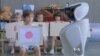 รู้จัก "Sanbot" หุ่นยนต์หัวใจบริการ... ใช้งานจริงแล้วที่จีน